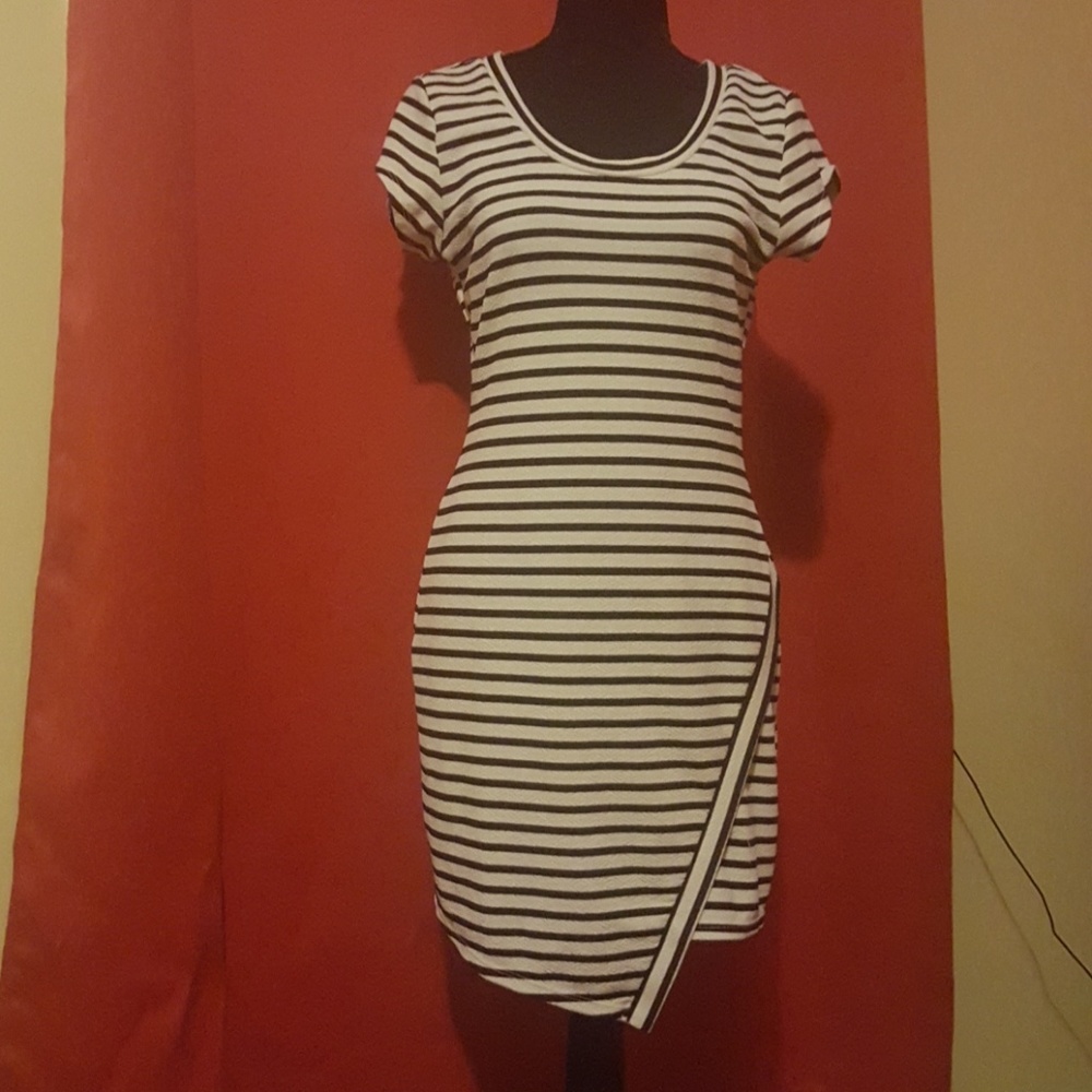 No Boundaries M (7-9) spring/summer dress - Picture 2 of 6